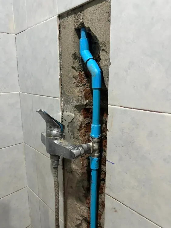 ซ่อมท่อประปารั่วในผนัง ลูกค้าสำราญราษฎร์เรียบร้อยครับผม
